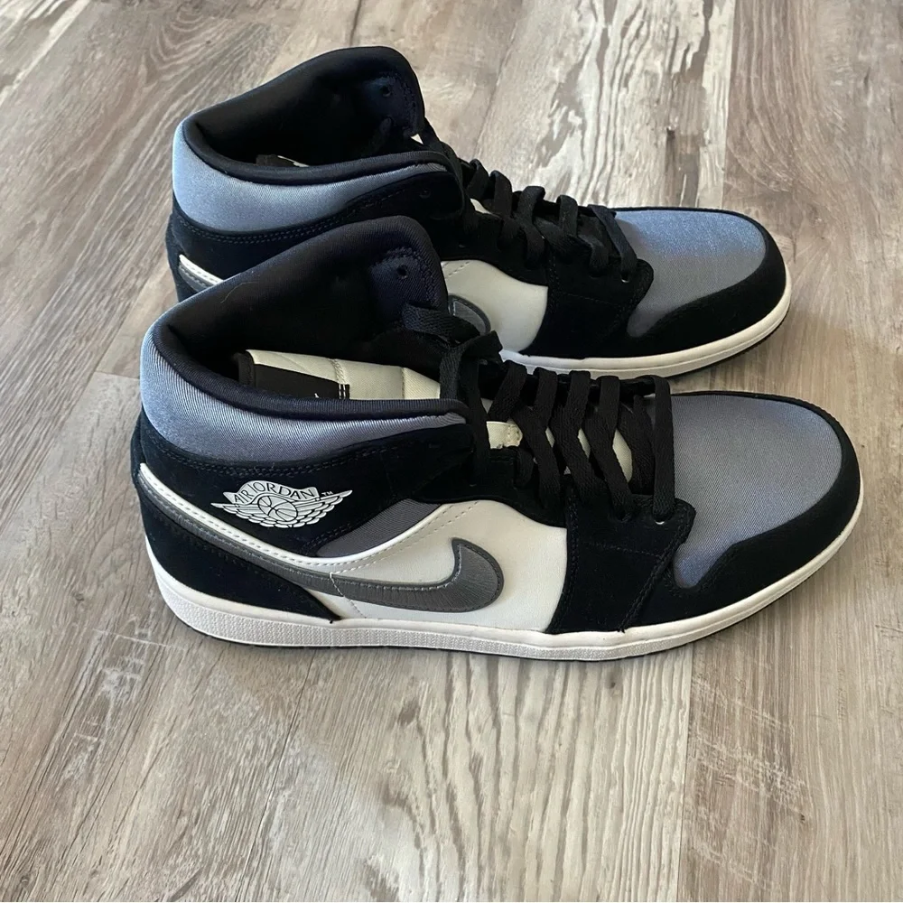 NIKE NEW Air Jordan 1 Mid SE “Black/Smoke‎ Grey-Sail”